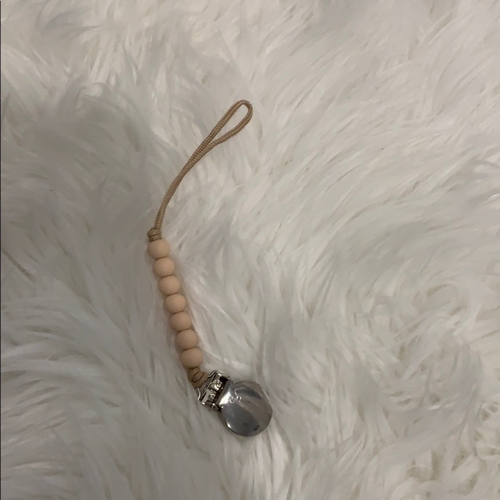 Ryan and rose pacifier clip tan